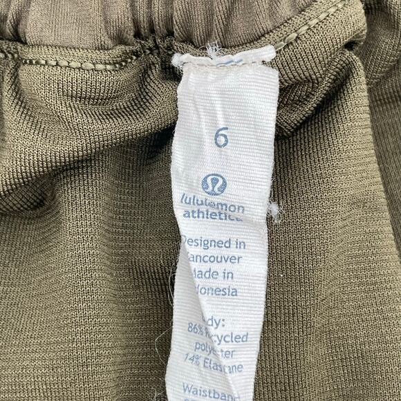 Lululemon Hotty Hot Shorts Long 4" Dark Olive Army Green Running Athletic Size 6 - Picture 12 of 12
